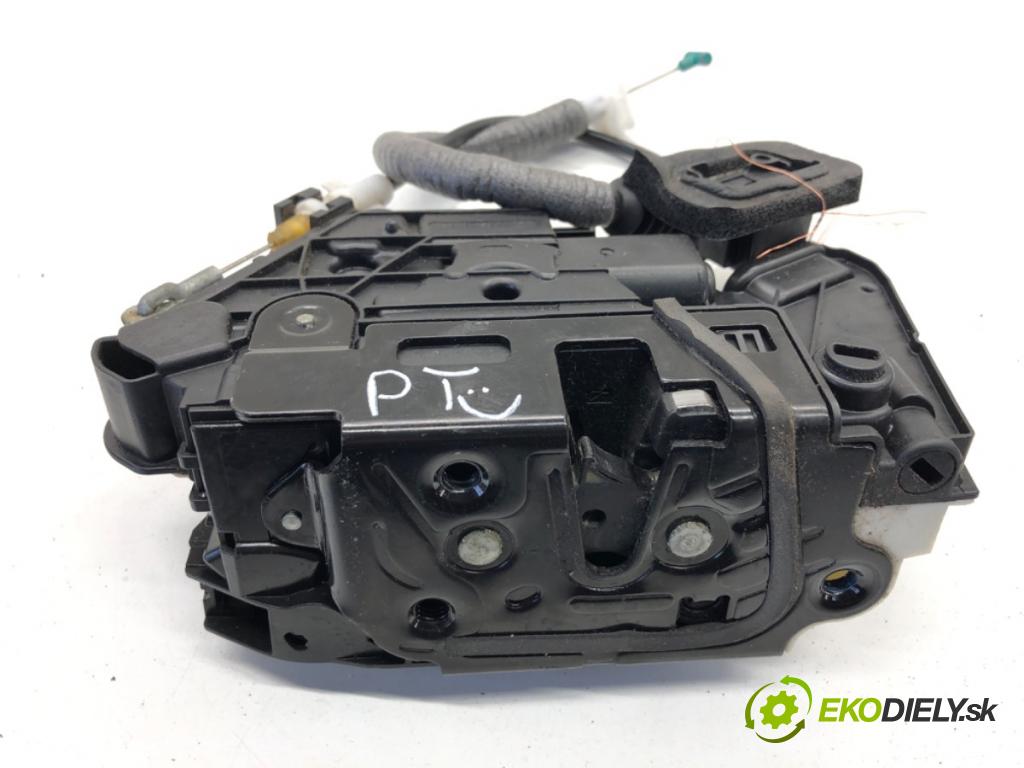 SKODA OCTAVIA III Kombi 2015 110 kW 2.0 TDI 1968 zámok Dvere pravy zad 5E0839016