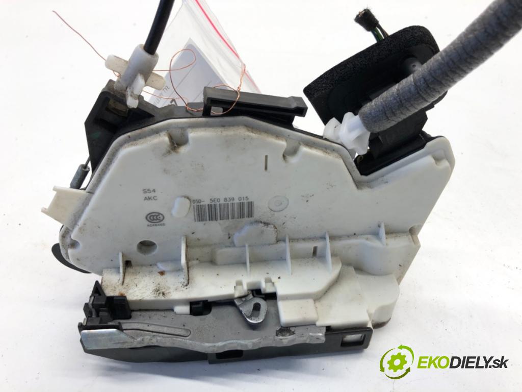 SKODA OCTAVIA III Kombi 2015 110 kW 2.0 TDI 1968 zámok Dvere ľavy zad 5E0839015