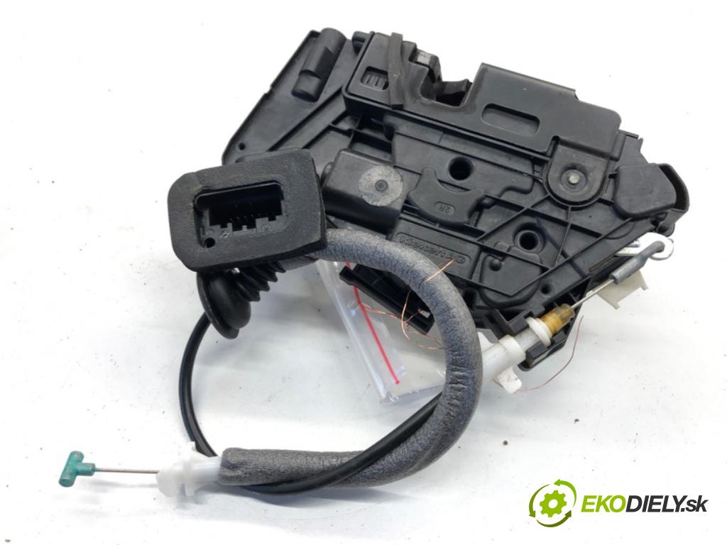 SKODA OCTAVIA III Kombi 2015 110 kW 2.0 TDI 1968 zámok Dvere pravy predný 5E1837016