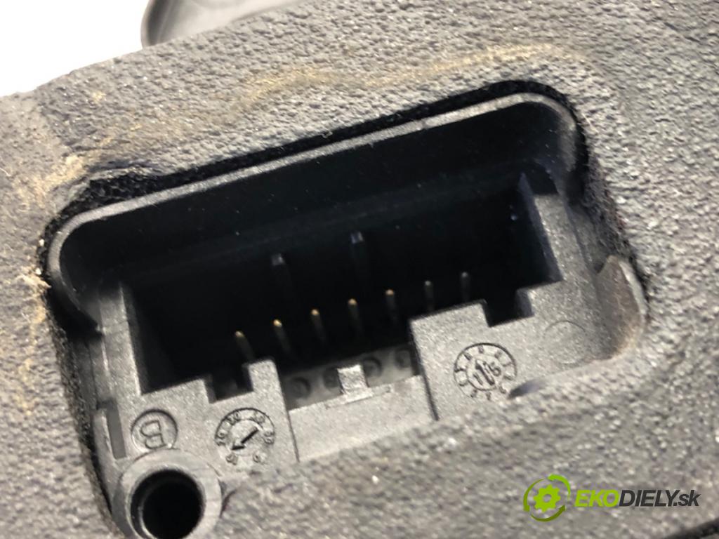 SKODA OCTAVIA III Kombi 2015 110 kW 2.0 TDI 1968 zámok Dvere pravy predný 5E1837016