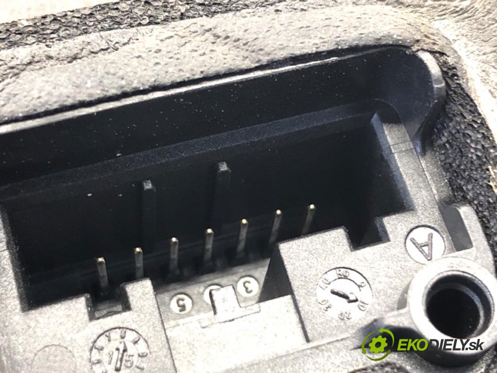 SKODA OCTAVIA III Kombi 2015 110 kW 2.0 TDI 1968 zámok Dvere ľavy predný 5E1837015