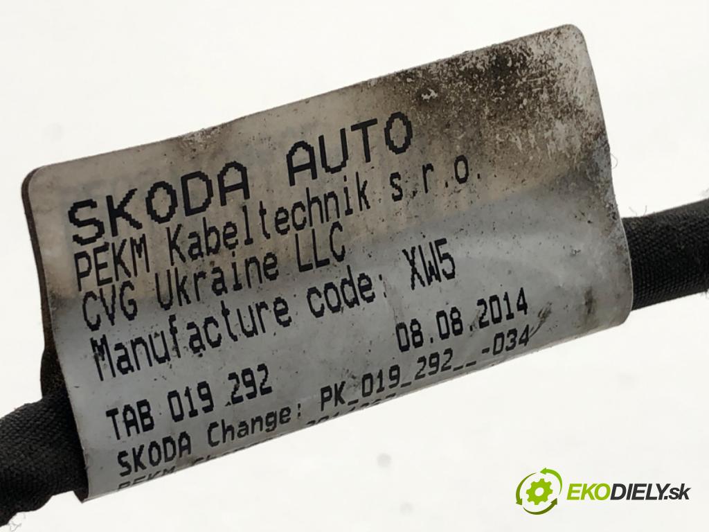 SKODA OCTAVIA III Kombi 2015 110 kW 2.0 TDI 1968 Káblovačka PDC predný 5E0971095CL