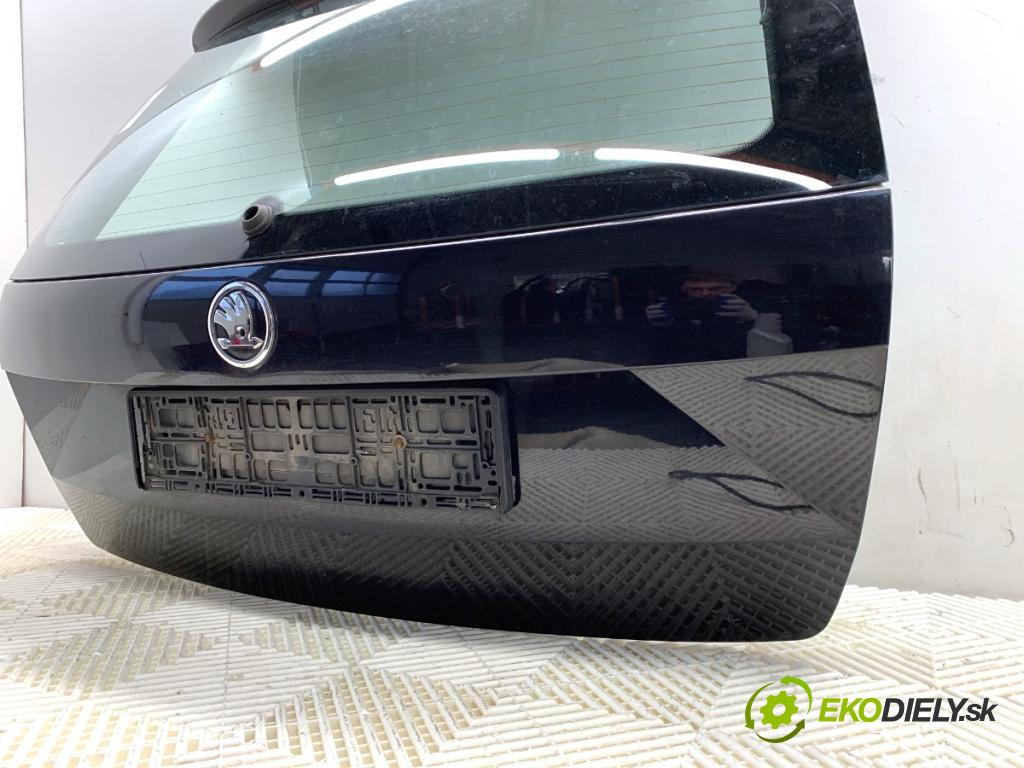 SKODA OCTAVIA III Kombi 2015 110 kW 2.0 TDI 1968 kapota zad LF9R