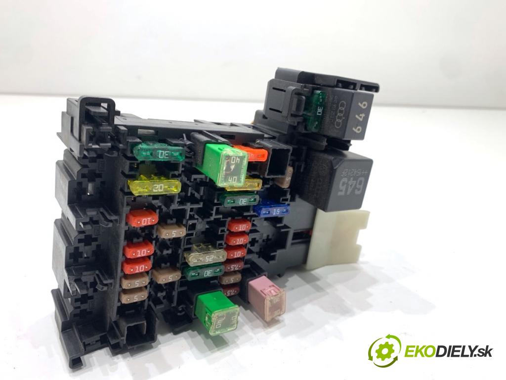 SKODA OCTAVIA III Kombi 2015 110 kW 2.0 TDI 1968 Skrinka poistková 5Q0937615C (Poistková skrinka)