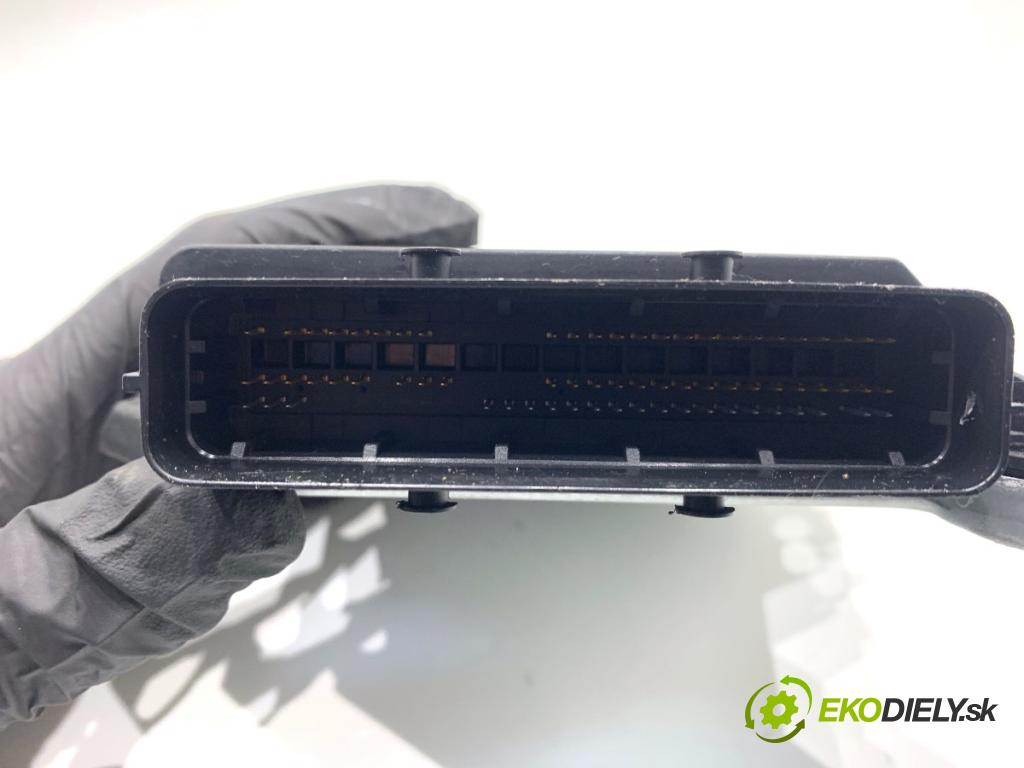 SKODA OCTAVIA III Kombi 2015 110 kW 2.0 TDI 1968 senzor airbag 3Q0959655AR (Snímač)