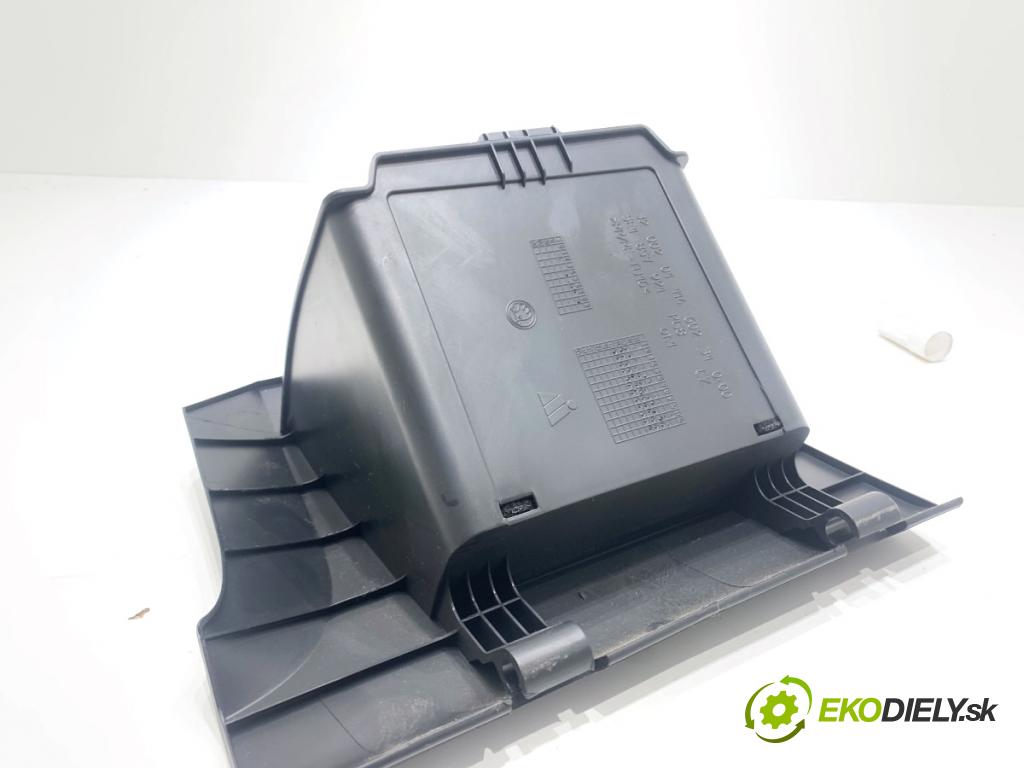 SKODA OCTAVIA III Kombi 2015 110 kW 2.0 TDI 1968 Priehradka, kastlík volantu 5E1857921