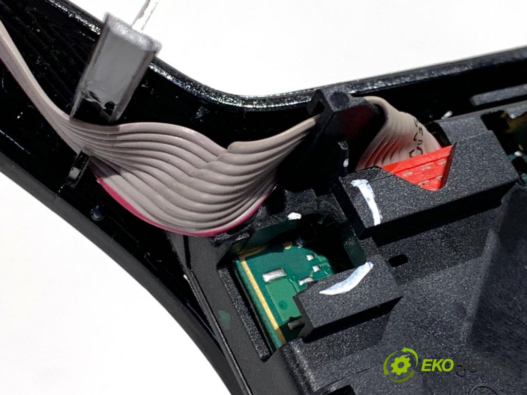 SKODA OCTAVIA III Kombi 2015 110 kW 2.0 TDI 1968 SPÍNAČE: volantu 3V0919719A