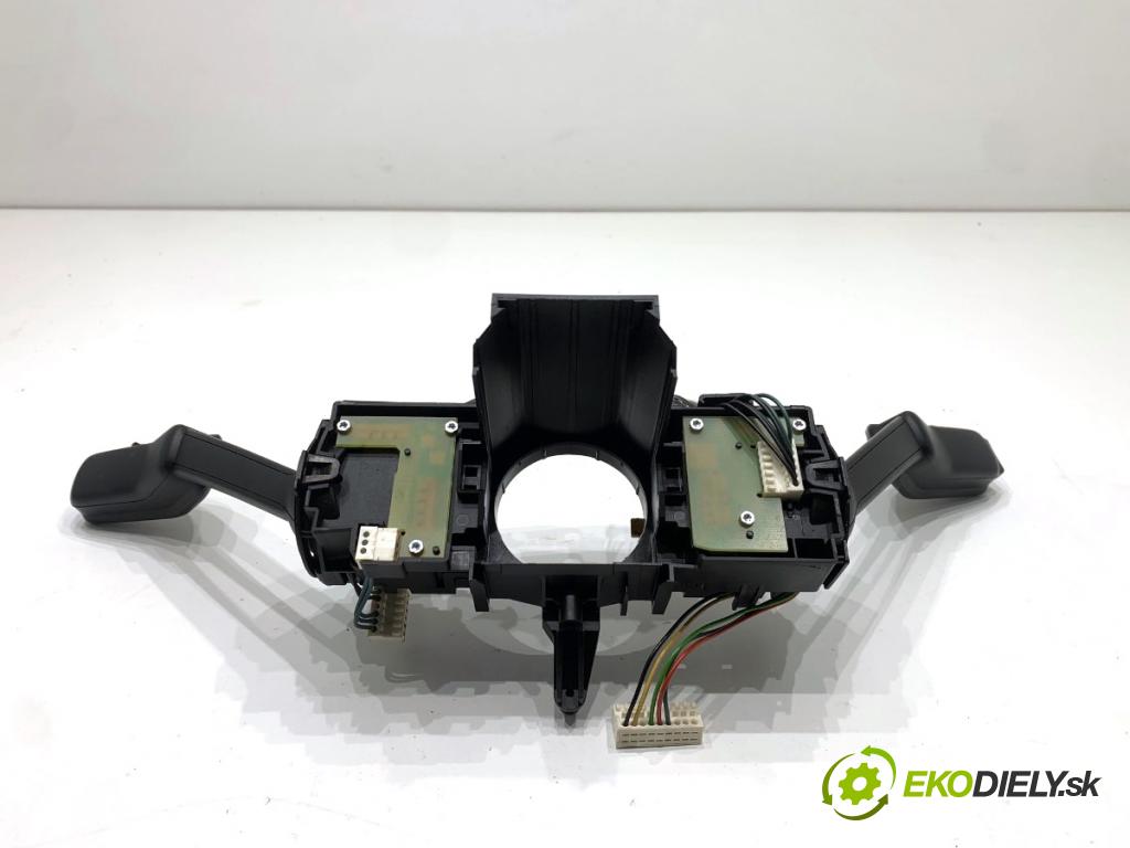 SKODA OCTAVIA III Kombi 2015 110 kW 2.0 TDI 1968 Prepínač kombinovaný 5Q0953507GP (Prepínacie páčky pod volantom)