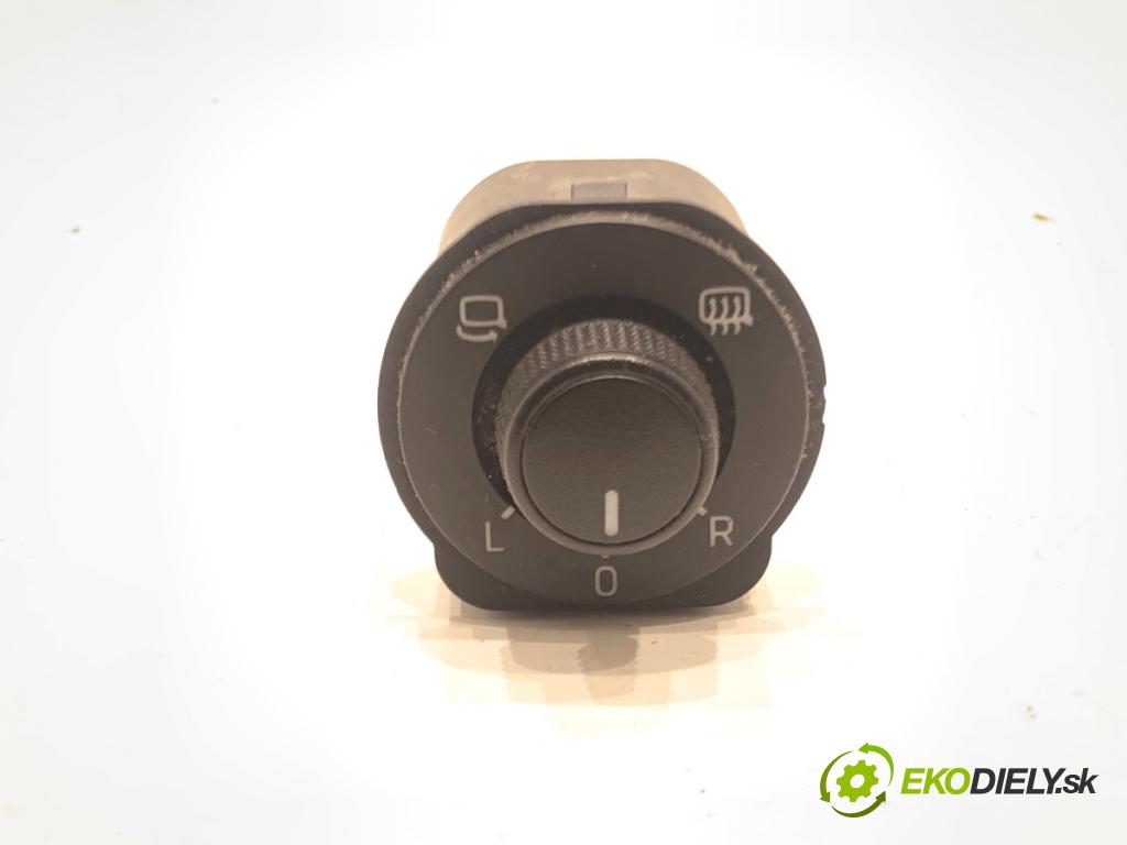 SKODA OCTAVIA III Kombi 2015 110 kW 2.0 TDI 1968 Prepínač nastavenia spätných zrkadiel 5E0959565C (Prepínacie páčky pod volantom)