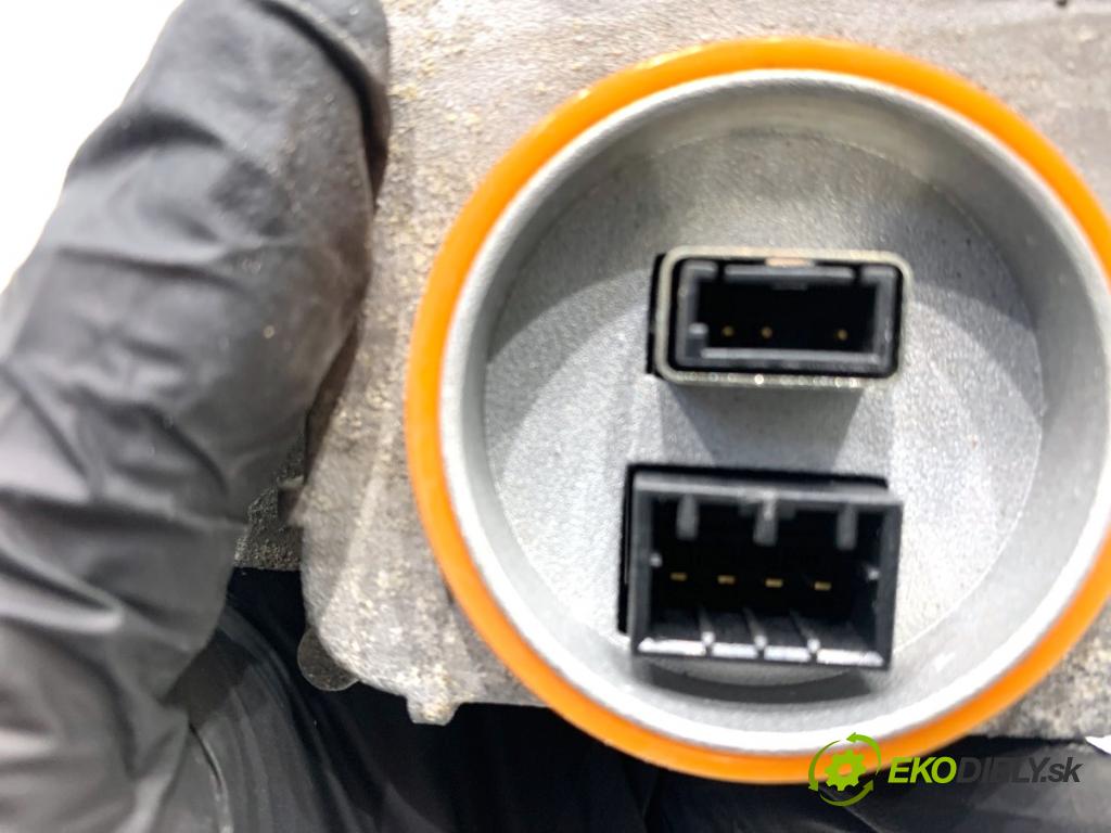 SKODA OCTAVIA III Kombi 2015 110 kW 2.0 TDI 1968 měnič XENON 8K0941597B (Řídící jednotka xenonu)