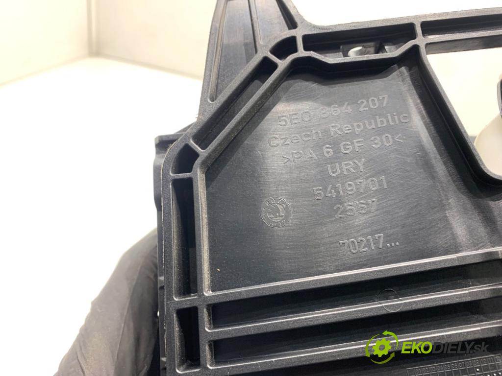 SKODA OCTAVIA III Kombi 2015 110 kW 2.0 TDI 1968 loketní opěrka 5E0864207 (Loketní opěrka)