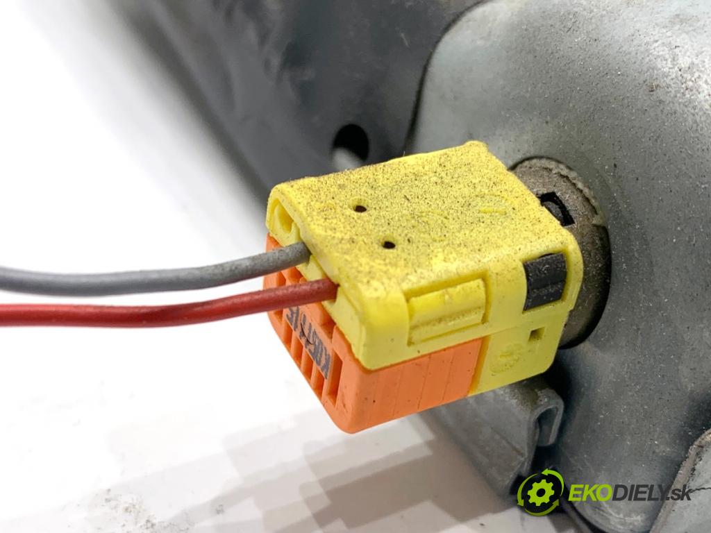 SKODA OCTAVIA III Kombi 2015 110 kW 2.0 TDI 1968 AirBag koleno: 5G1880841C