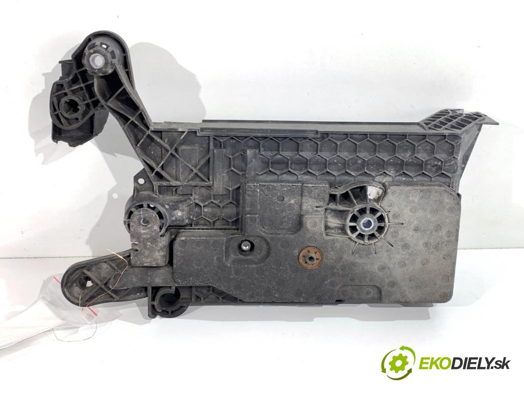 SKODA OCTAVIA III Kombi 2015 110 kW 2.0 TDI 1968 Obal akumulátora 5Q0915321H