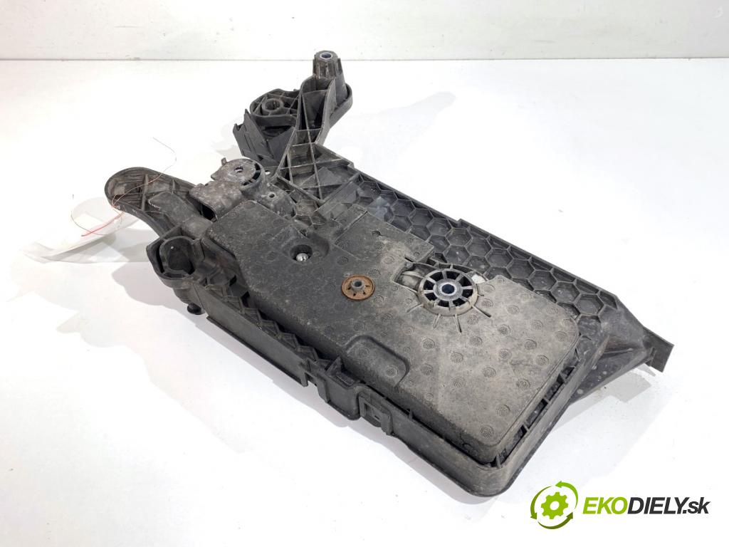 SKODA OCTAVIA III Kombi 2015 110 kW 2.0 TDI 1968 Obal akumulátora 5Q0915321H