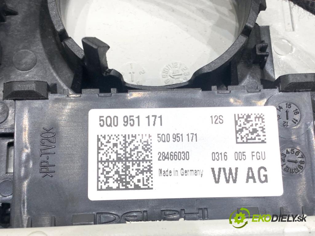 SKODA OCTAVIA III Kombi 2015 110 kW 2.0 TDI 1968 Svetlo stropné 5Q0951171