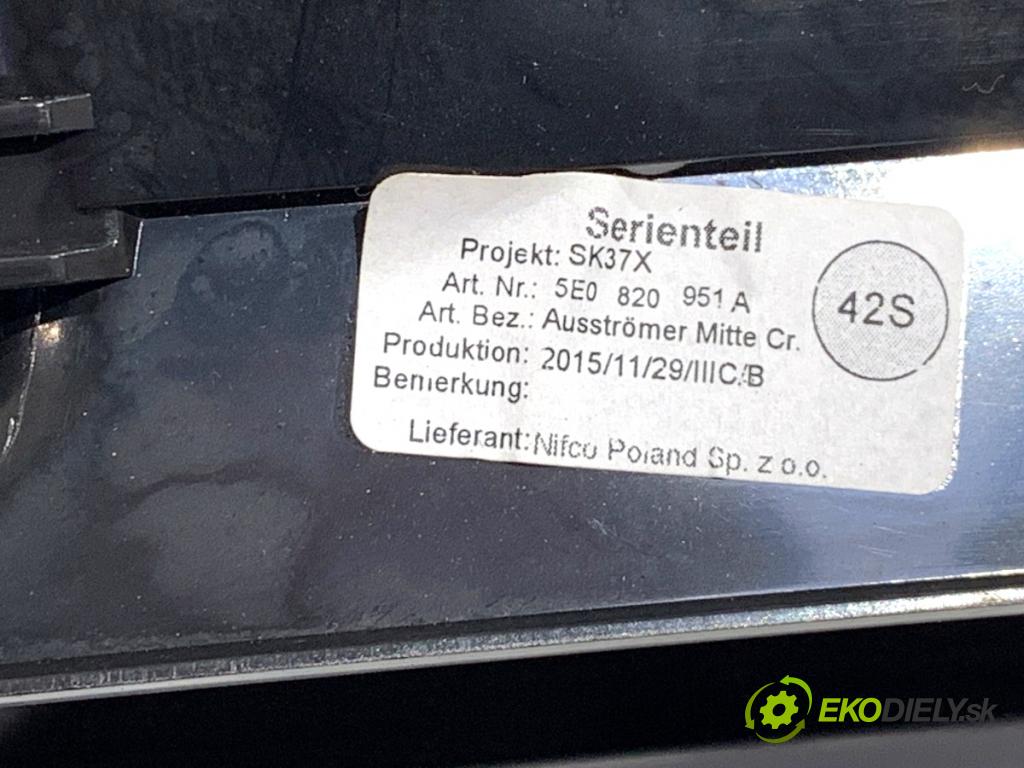 SKODA OCTAVIA III Kombi 2015 110 kW 2.0 TDI 1968 Mriežky kúrenia predný 5E0820951A