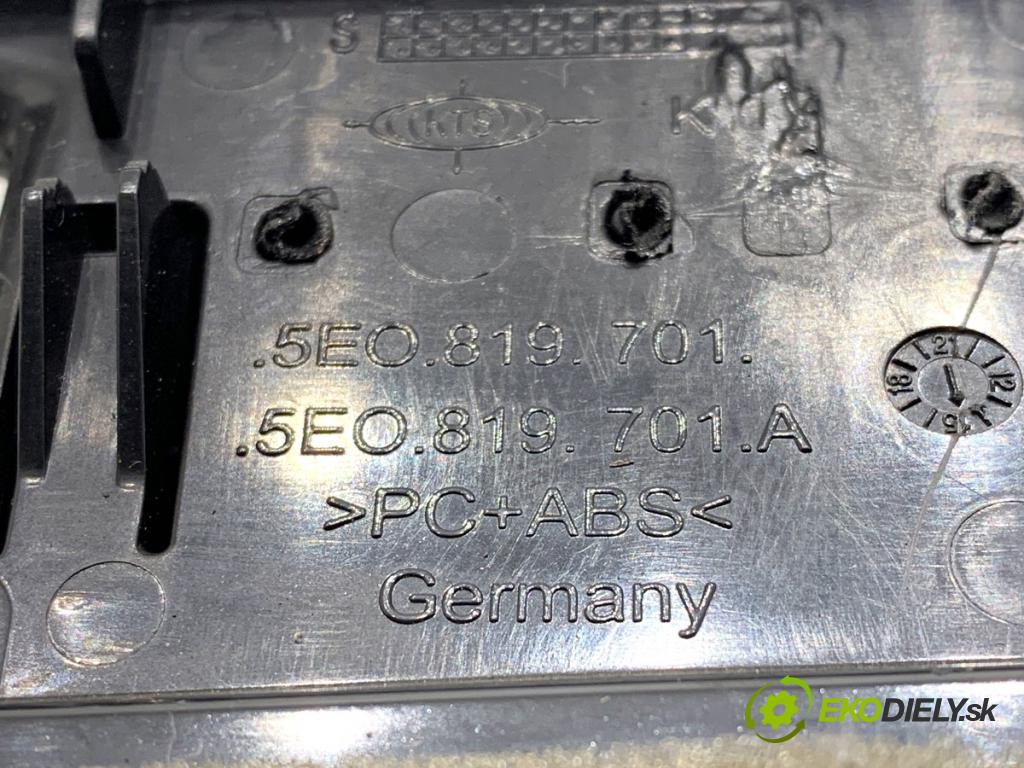 SKODA OCTAVIA III Kombi 2015 110 kW 2.0 TDI 1968 Mriežky kúrenia ľavy predný 5E0819701