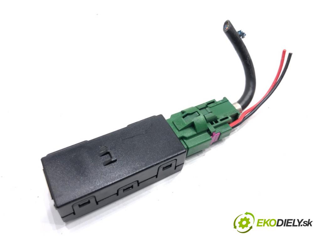 SKODA OCTAVIA III Kombi 2015 110 kW 2.0 TDI 1968 HNÍZDO: USB 3V0035043B