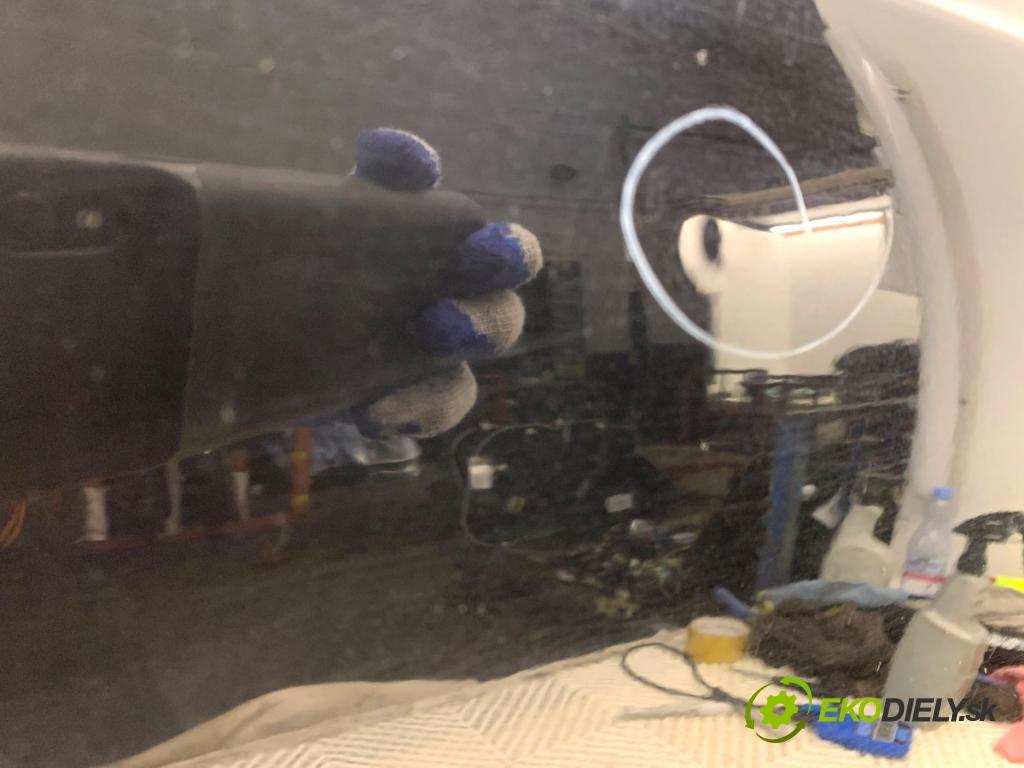 SKODA OCTAVIA III Kombi 2015 110 kW 2.0 TDI 1968 Dvere pravy zad LF9R