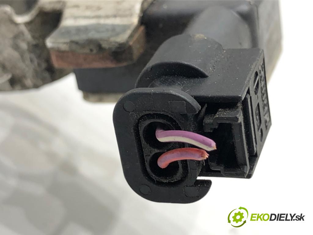 SKODA OCTAVIA III Kombi 2015 110 kW 2.0 TDI 1968 svorka MINUS: 5Q0915181H