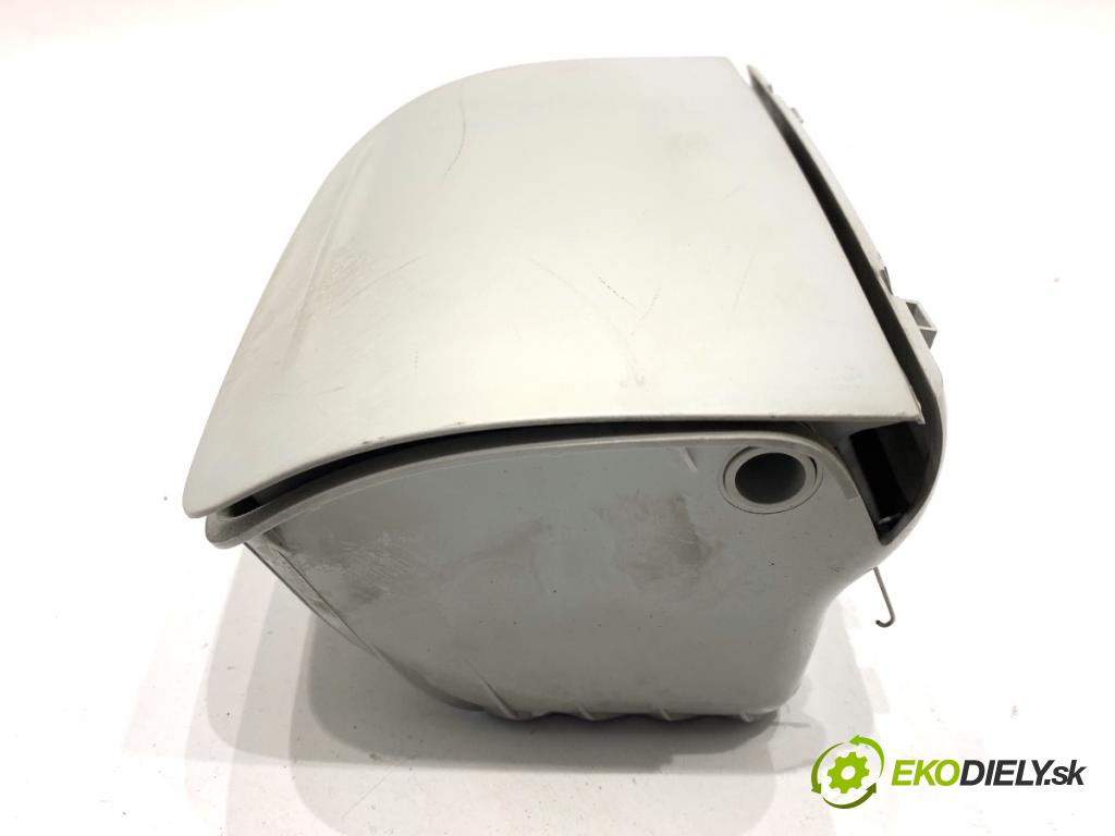 SKODA OCTAVIA III Kombi 2015 110 kW 2.0 TDI 1968 Priehradka, kastlík na skla 5E0868837A