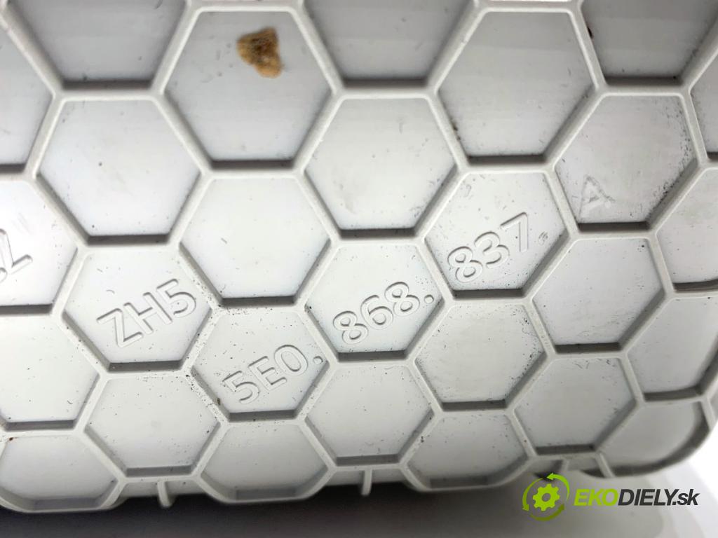 SKODA OCTAVIA III Kombi 2015 110 kW 2.0 TDI 1968 Priehradka, kastlík na skla 5E0868837A