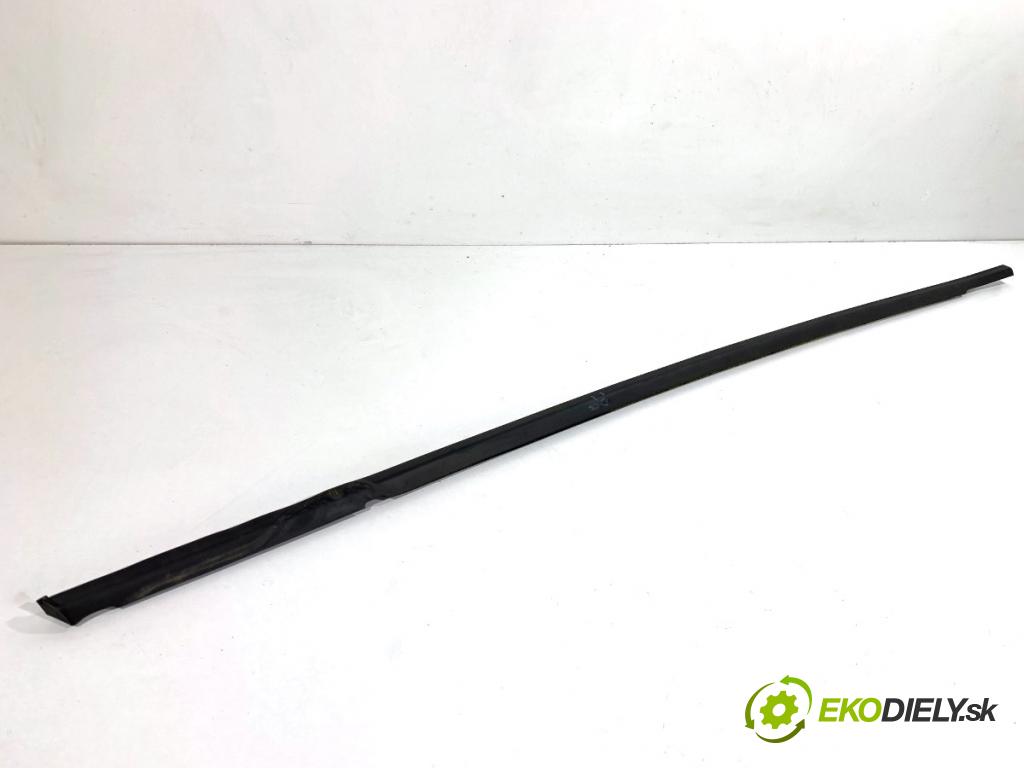 SKODA OCTAVIA III Kombi 2015 110 kW 2.0 TDI 1968 Lišta Sbírání: predný pravy 5E0837477