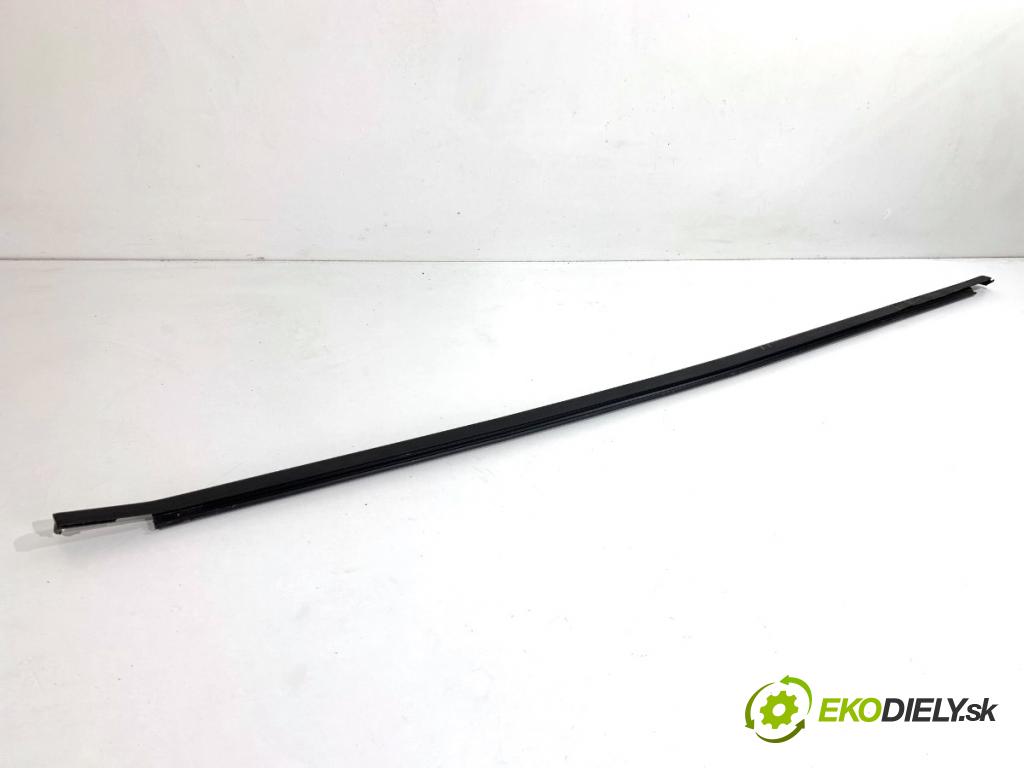 SKODA OCTAVIA III Kombi 2015 110 kW 2.0 TDI 1968 Lišta Sbírání: predný pravy 5E0837477