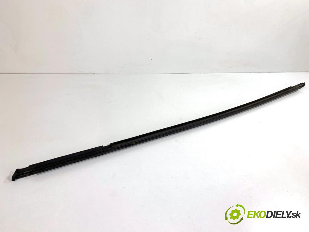 SKODA OCTAVIA III Kombi 2015 110 kW 2.0 TDI 1968 Lišta Sbírání: predný pravy 5E0837477