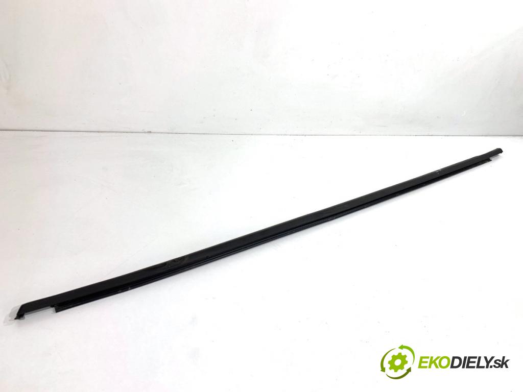 SKODA OCTAVIA III Kombi 2015 110 kW 2.0 TDI 1968 Lišta Sbírání: predný ľavy 5E0837477