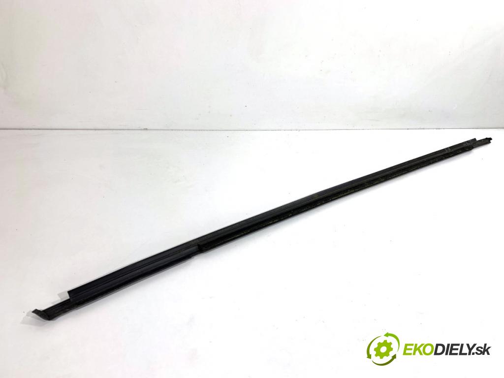 SKODA OCTAVIA III Kombi 2015 110 kW 2.0 TDI 1968 Lišta Sbírání: predný ľavy 5E0837477