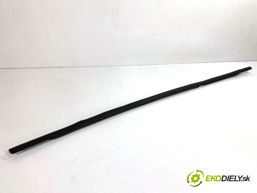 SKODA OCTAVIA III Kombi 2015 110 kW 2.0 TDI 1968 Lišta Sbírání: zad pravy 5E9839477