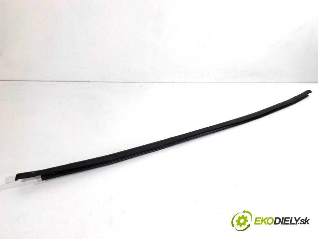 SKODA OCTAVIA III Kombi 2015 110 kW 2.0 TDI 1968 lišta Sbírání: zadní část pravý 5E9839477