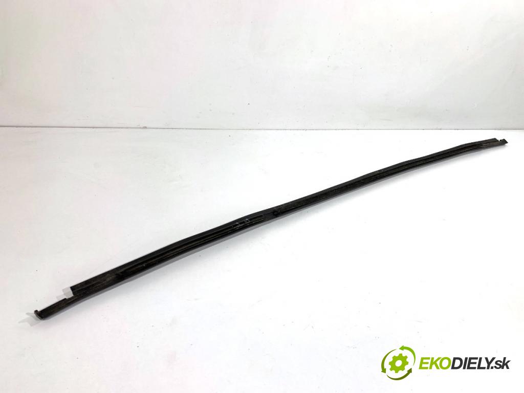 SKODA OCTAVIA III Kombi 2015 110 kW 2.0 TDI 1968 lišta Sbírání: zadní část pravý 5E9839477