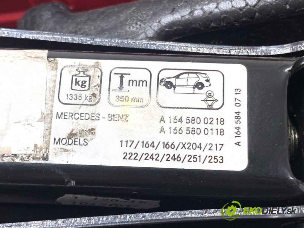 MERCEDES-BENZ KLASA GL SUV 2012 190 kW GL 350 CDI / BlueTec 4-matic (166.823, 166.824) 2987 Súprava náradia A1668900007
