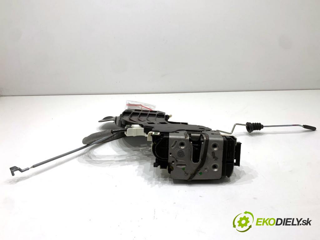 MERCEDES-BENZ KLASA GL SUV 2012 190 kW GL 350 CDI / BlueTec 4-matic (166.823, 166.824) 2987 zámok Dvere pravy zad A2047302835