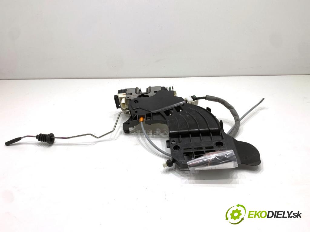 MERCEDES-BENZ KLASA GL SUV 2012 190 kW GL 350 CDI / BlueTec 4-matic (166.823, 166.824) 2987 zámok dveře pravý zadní část A2047302835