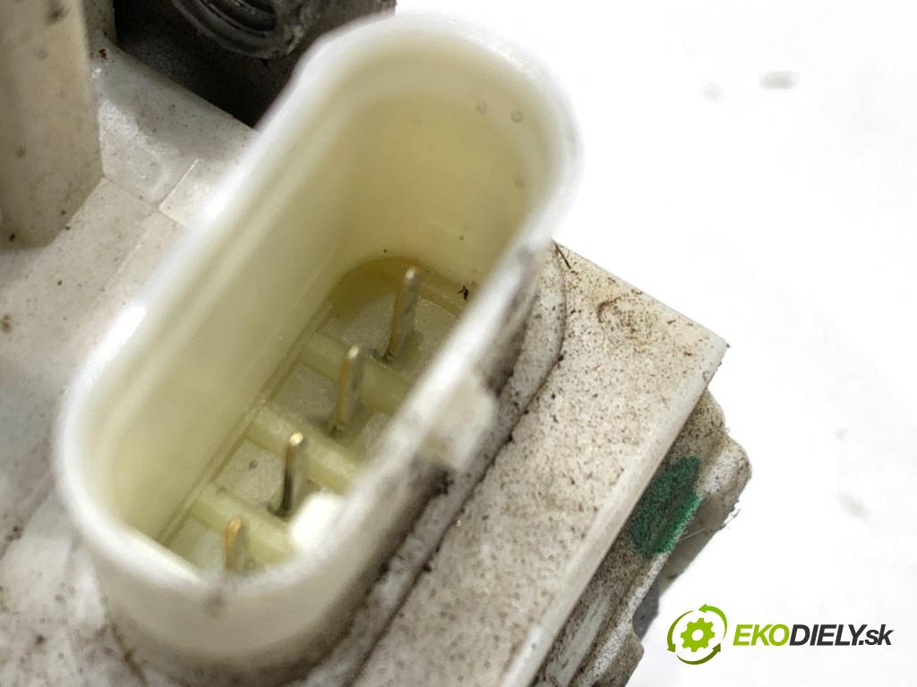 MERCEDES-BENZ KLASA GL SUV 2012 190 kW GL 350 CDI / BlueTec 4-matic (166.823, 166.824) 2987 zámok dveře levý zadní část A2047302735