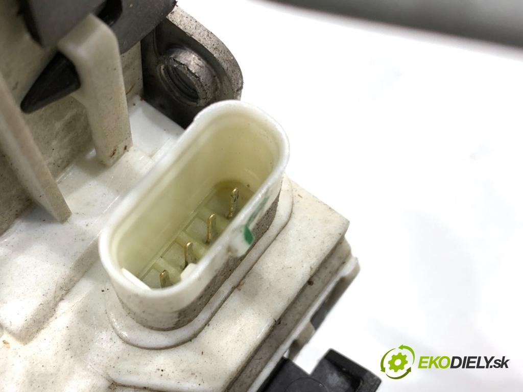 MERCEDES-BENZ KLASA GL SUV 2012 190 kW GL 350 CDI / BlueTec 4-matic (166.823, 166.824) 2987 zámok Dvere ľavy predný A1667200135