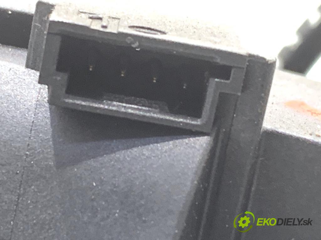 MERCEDES-BENZ KLASA GL SUV 2012 190 kW GL 350 CDI / BlueTec 4-matic (166.823, 166.824) 2987 zámok dverí zad A2047400735