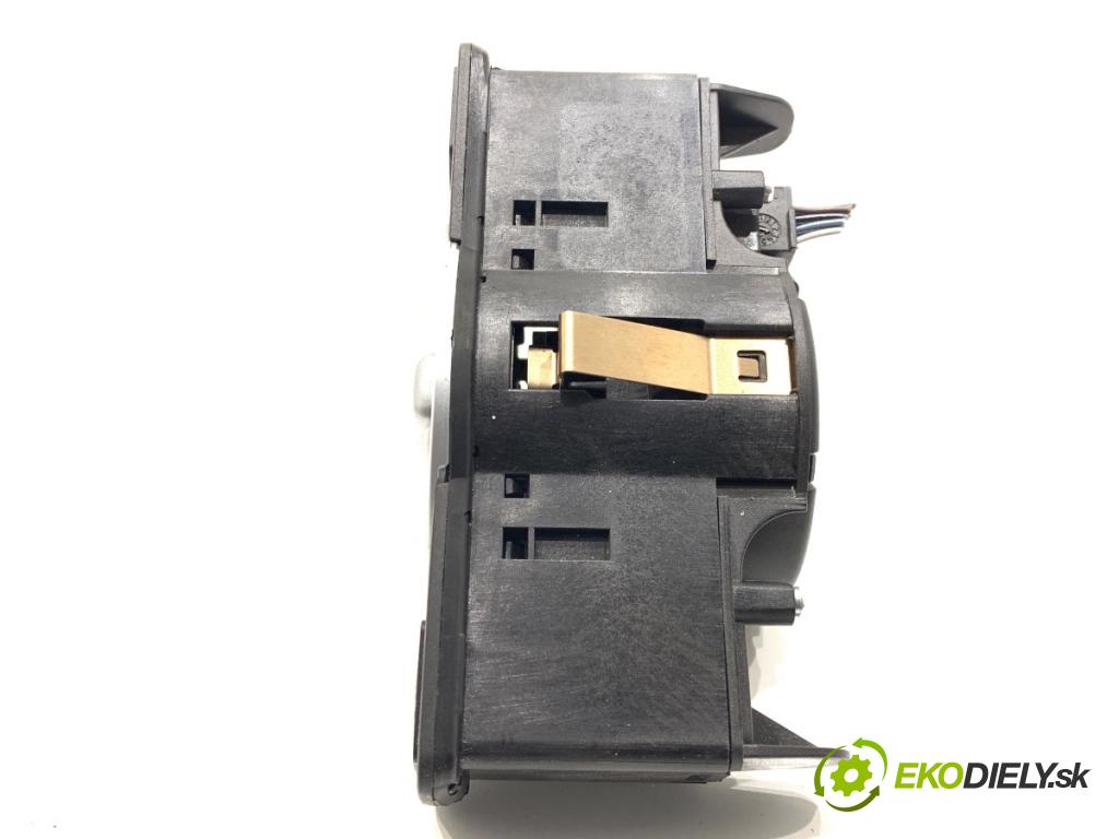 MERCEDES-BENZ KLASA GL SUV 2012 190 kW GL 350 CDI / BlueTec 4-matic (166.823, 166.824) 2987 spínač světel