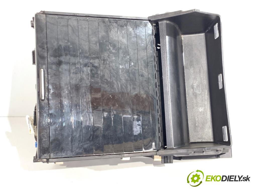 MERCEDES-BENZ KLASA GL SUV 2012 190 kW GL 350 CDI / BlueTec 4-matic (166.823, 166.824) 2987 držák na nápoje 16929127 (Držák nápojů)