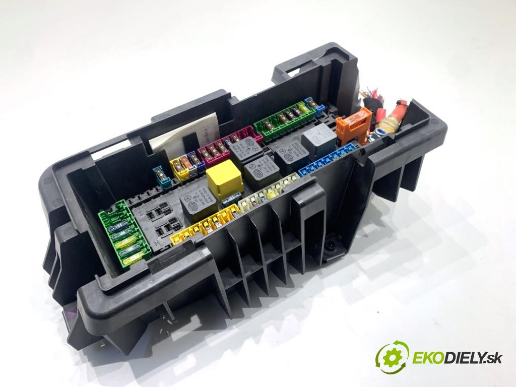 MERCEDES-BENZ KLASA GL SUV 2012 190 kW GL 350 CDI / BlueTec 4-matic (166.823, 166.824) 2987 Skrinka poistková  (Poistková skrinka)