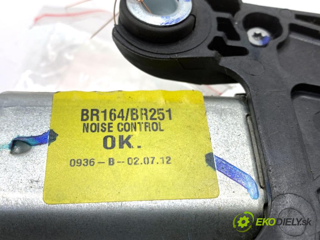 MERCEDES-BENZ KLASA GL SUV 2012 190 kW GL 350 CDI / BlueTec 4-matic (166.823, 166.824) 2987 Motor stieračov zad A2518200042