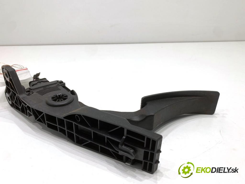 MERCEDES-BENZ KLASA GL SUV 2012 190 kW GL 350 CDI / BlueTec 4-matic (166.823, 166.824) 2987 Potenciometer plynu A1663000004 (Potenciometer plynového pedálu)