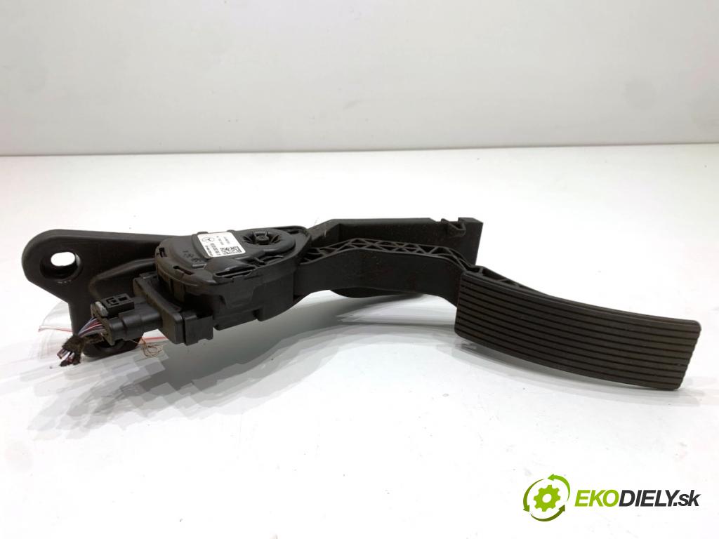 MERCEDES-BENZ KLASA GL SUV 2012 190 kW GL 350 CDI / BlueTec 4-matic (166.823, 166.824) 2987 Potenciometer plynu A1663000004 (Potenciometer plynového pedálu)