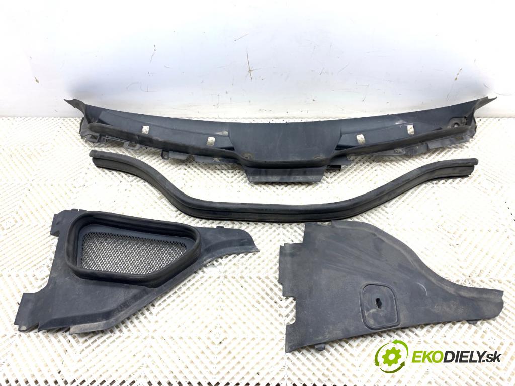 MERCEDES-BENZ KLASA GL SUV 2012 190 kW GL 350 CDI / BlueTec 4-matic (166.823, 166.824) 2987 torpédo plast pod čelní okno A1668300028 (Plast pod čelním sklem)