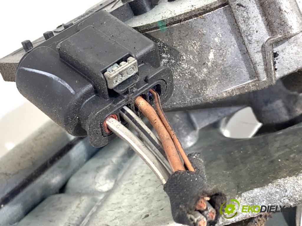 MERCEDES-BENZ KLASA GL SUV 2012 190 kW GL 350 CDI / BlueTec 4-matic (166.823, 166.824) 2987 mechanismus stěračů přední část A1668200540 (Motorek stěračů přední)