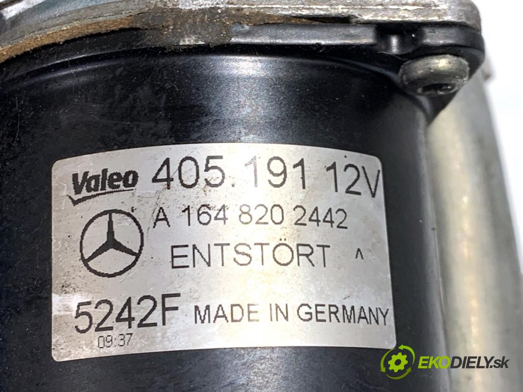 MERCEDES-BENZ KLASA GL SUV 2012 190 kW GL 350 CDI / BlueTec 4-matic (166.823, 166.824) 2987 mechanismus stěračů přední část A1668200540 (Motorek stěračů přední)