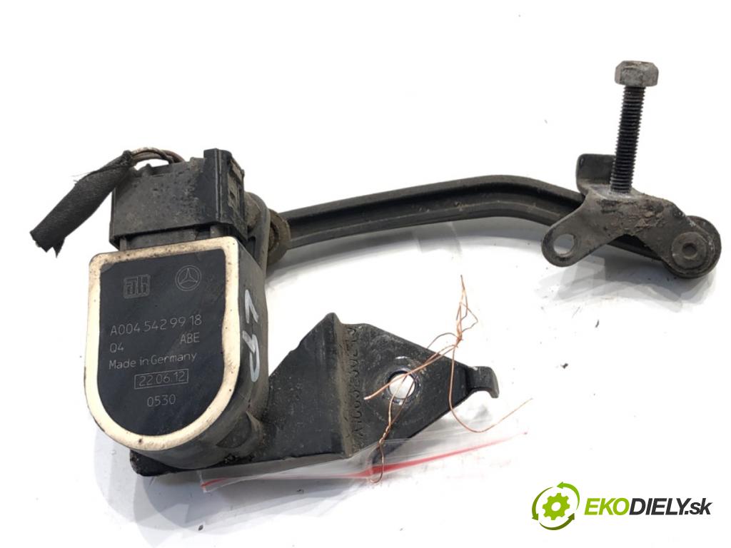 MERCEDES-BENZ KLASA GL SUV 2012 190 kW GL 350 CDI / BlueTec 4-matic (166.823, 166.824) 2987 Snímač XENON predný ľavy A0045429918